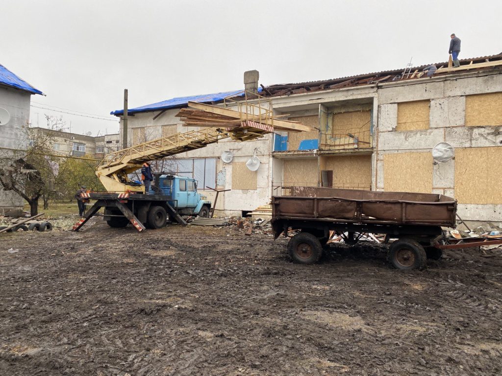 “Значні пошкодження”: у Боровій відновлюють будинки після удару РСЗВ