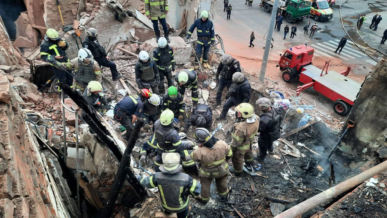 Ракетний удар по Харкову: фото та відео з місць “прильотів”