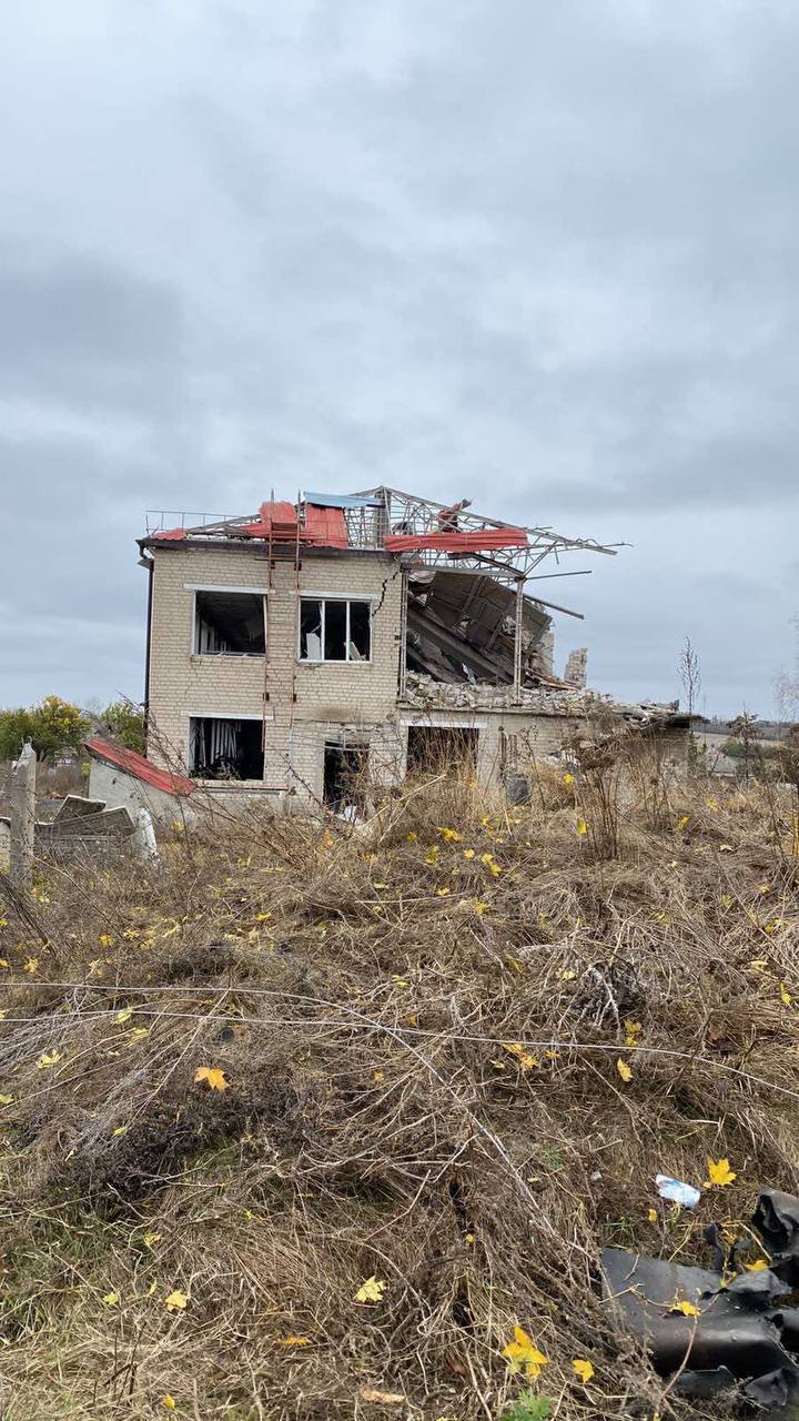 Разрушения в Купянском районе из-за удара авиабомбой 22 октября 2023 2
