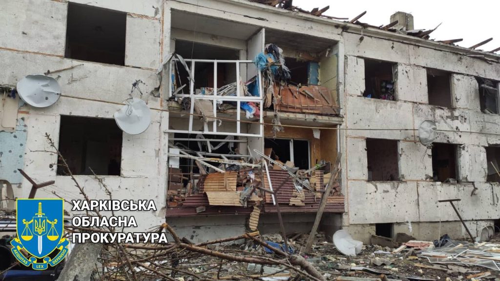 Удар із РСЗВ по житлових будинках на Харківщині: опубліковані фото