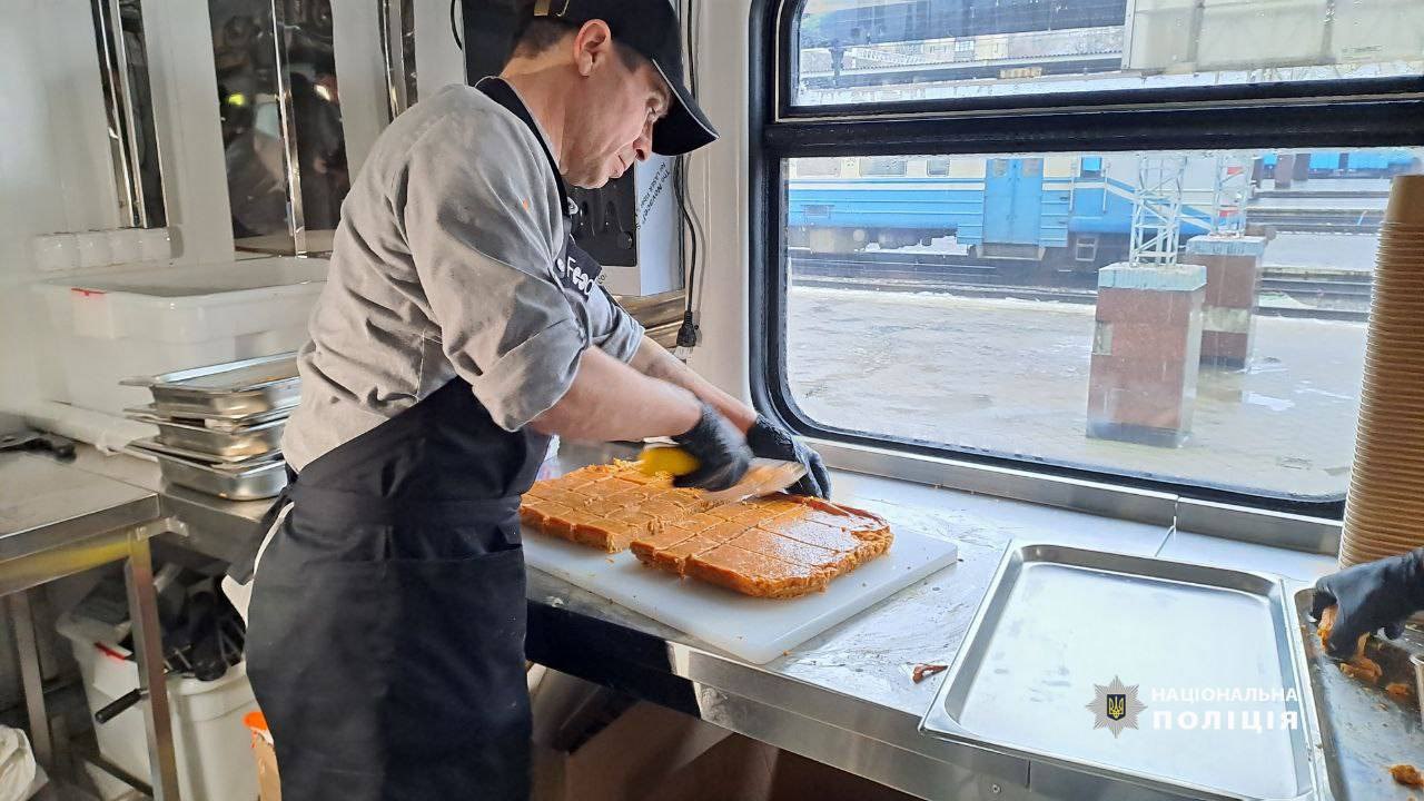 В Харькове встретили Food Train — поезд с едой, прибывший ко Дню  благодарения