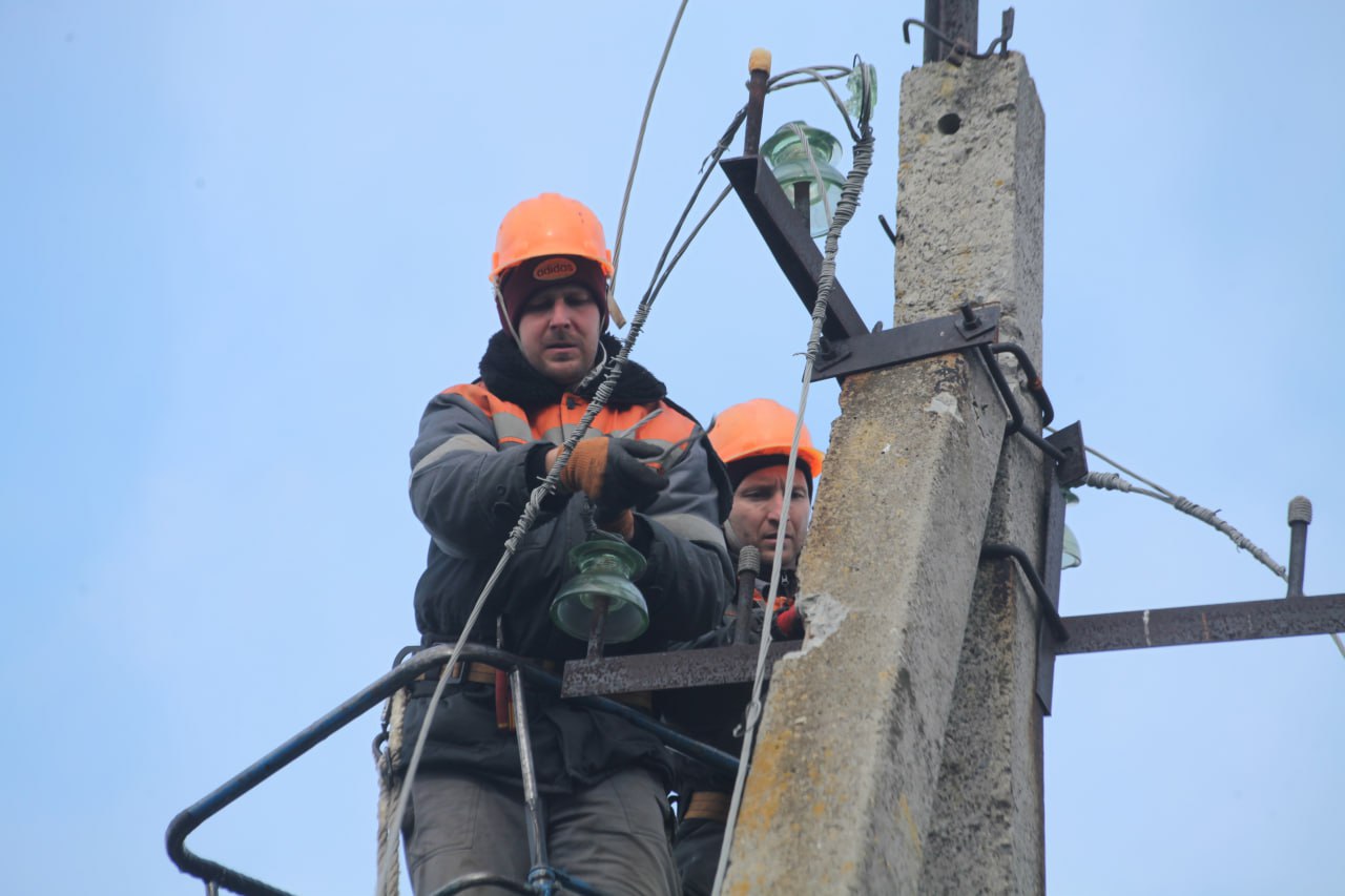 Жителям Вовчанська повернули світло, яке зникло після обстрілу РФ