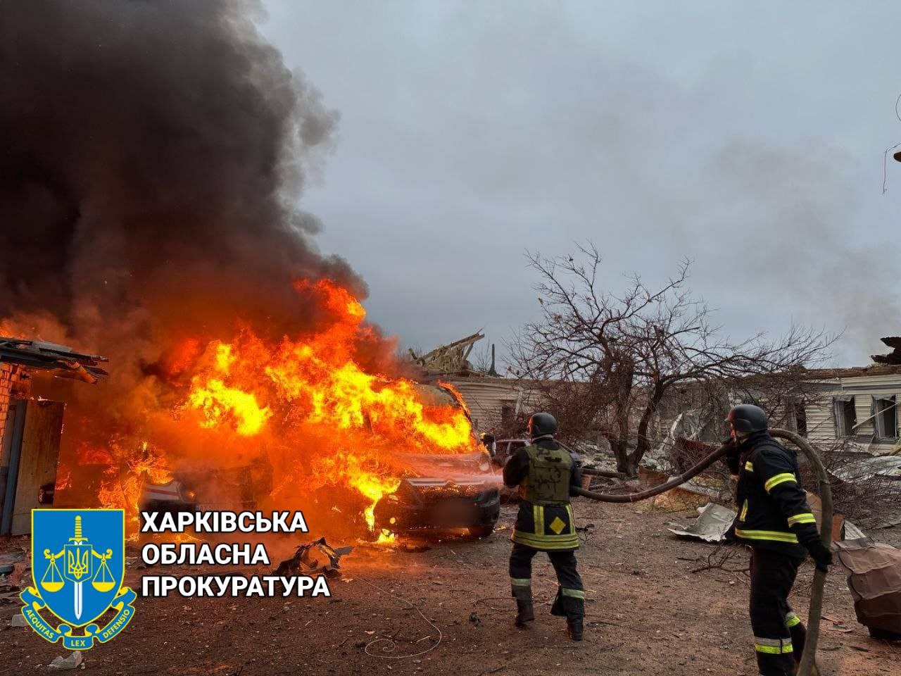 Згорілі “швидкі” та гуртожиток: по лікарні в Золочеві били Іскандером (фото)