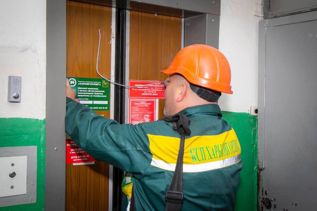 Через вимкнення світла харків’яни стали частіше застрягати в ліфтах: що робити