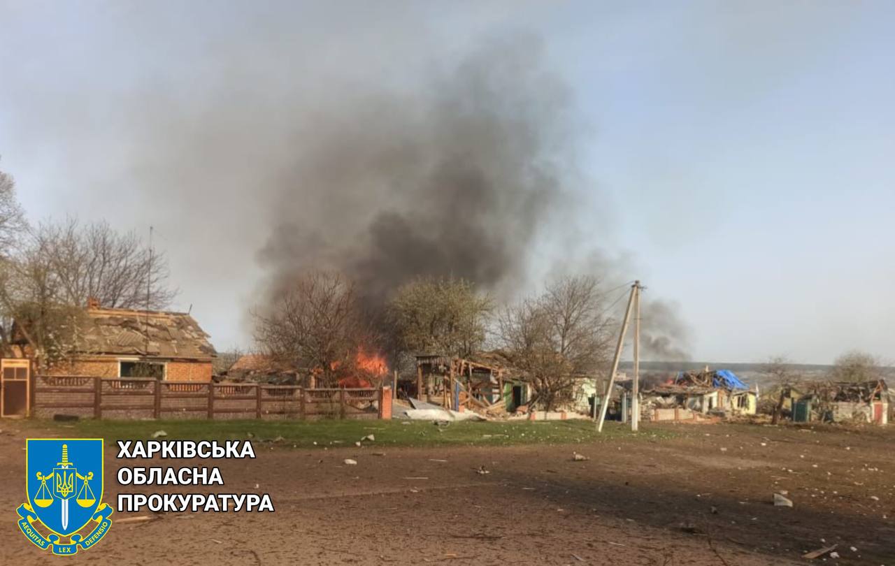 По селу під Харковом удень прилетіла авіабомба: четверо постраждалих (фото)