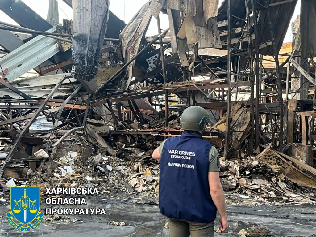 Погибших из-за удара по «Эпицентру» в Харькове уже 16, завалы разобрали на 30%