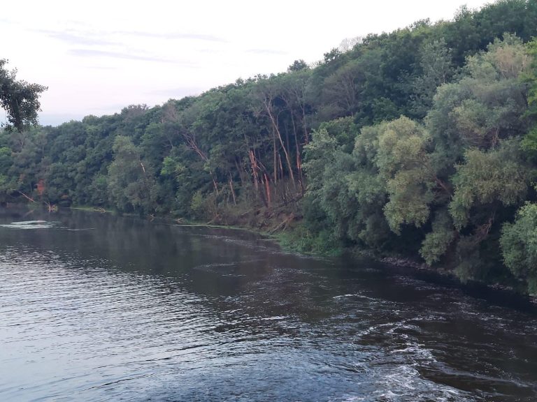 Удар по Чугуевскому району: «Искандер» попал вблизи реки, погиб рыбак (фото)