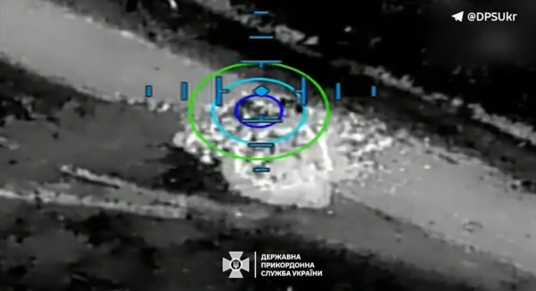 Пограничники показали, как сжигают вражескую технику в Волчанске (видео)