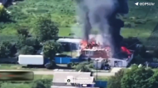 FPV-дрон пограничников сжег здание, где были оккупанты на Харьковщине (видео)