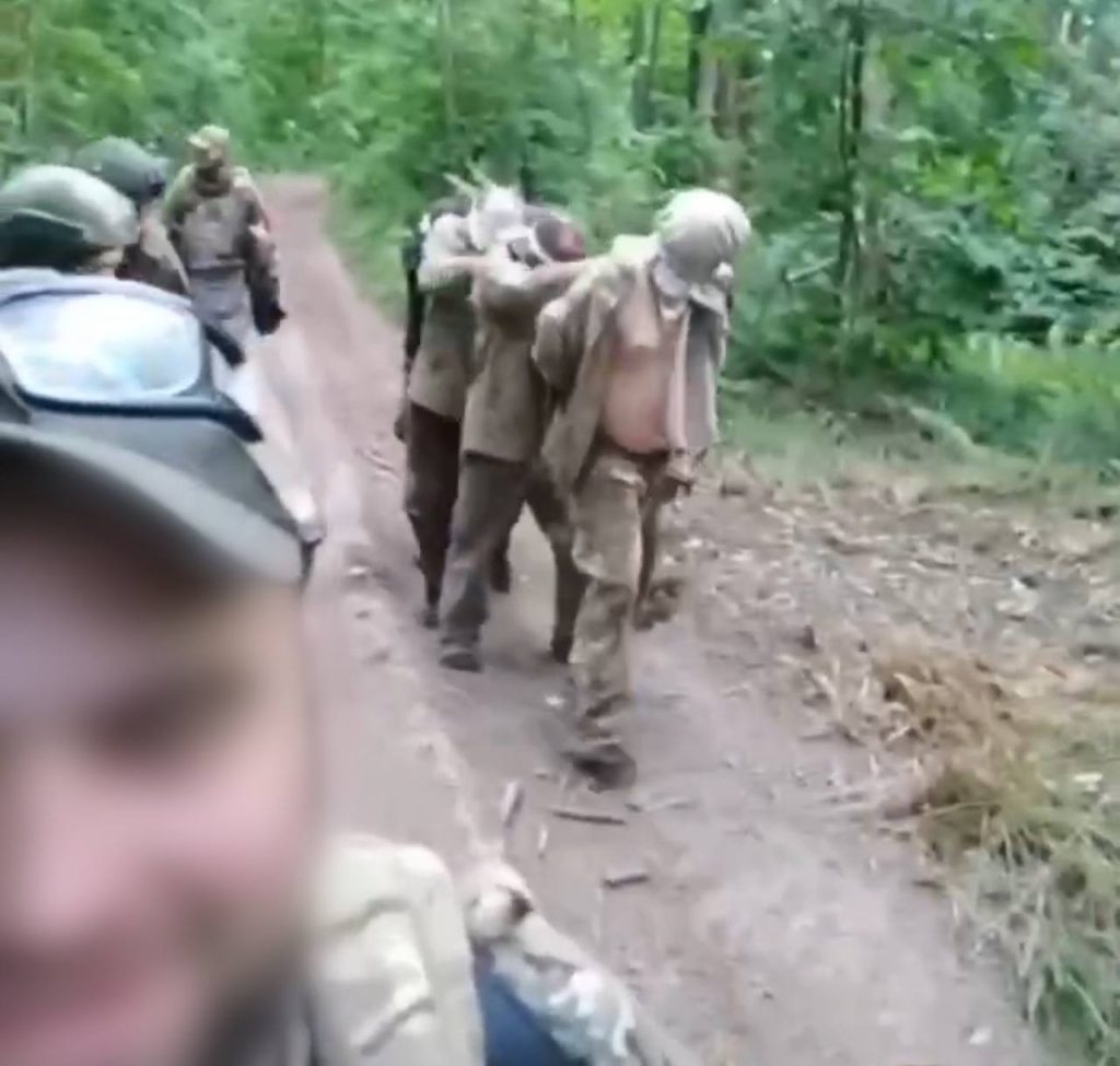 Жорстоке поводження з українськими військовими на Харківщині: винних шукають