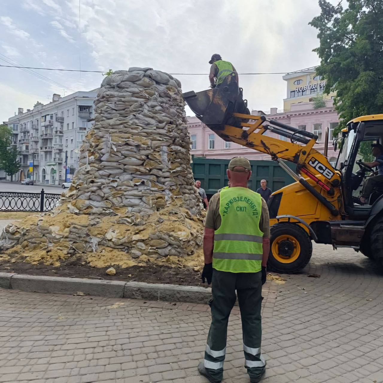 снесли памятник Пушкину в Харькове