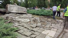 Постамент памятника Невскому демонтировали в Харькове (фото)