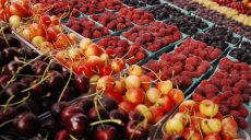 Скільки коштують ягоди та фрукти на ринках Харкова: дані мерії