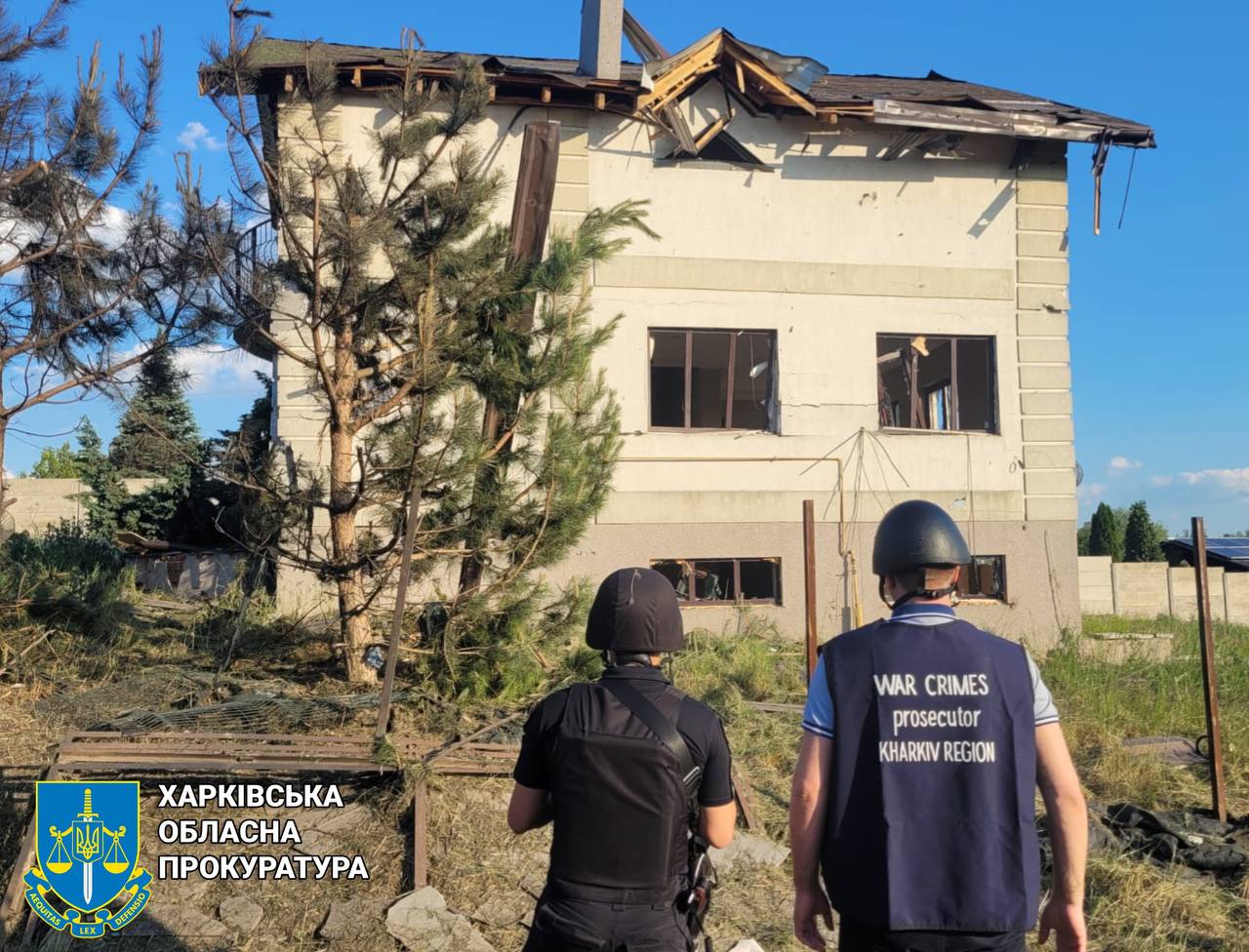 Росіяни вдарили УМПБ Д-30 по Київському району Харкова