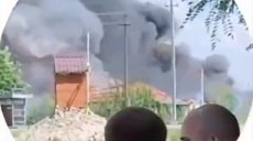 Склад боєприпасів детонує та палає у Бєлгородській області (відео)