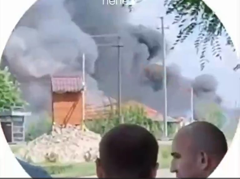 Склад боеприпасов детонирует и пылает в Белгородской области (видео)