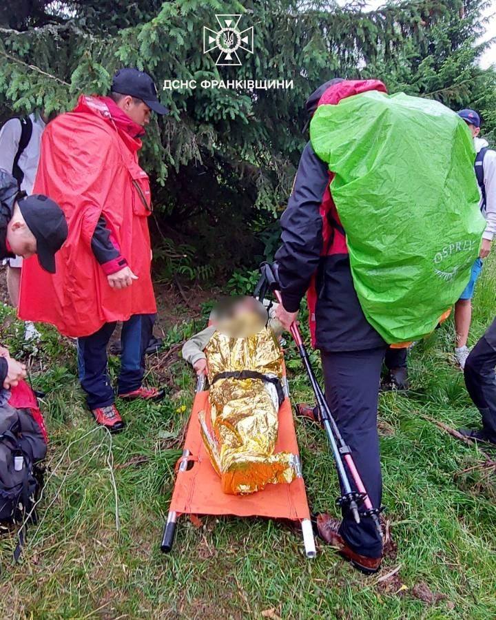 Туристка з Харківщини травмувала ногу на Говерлі: їй допомогли рятувальники