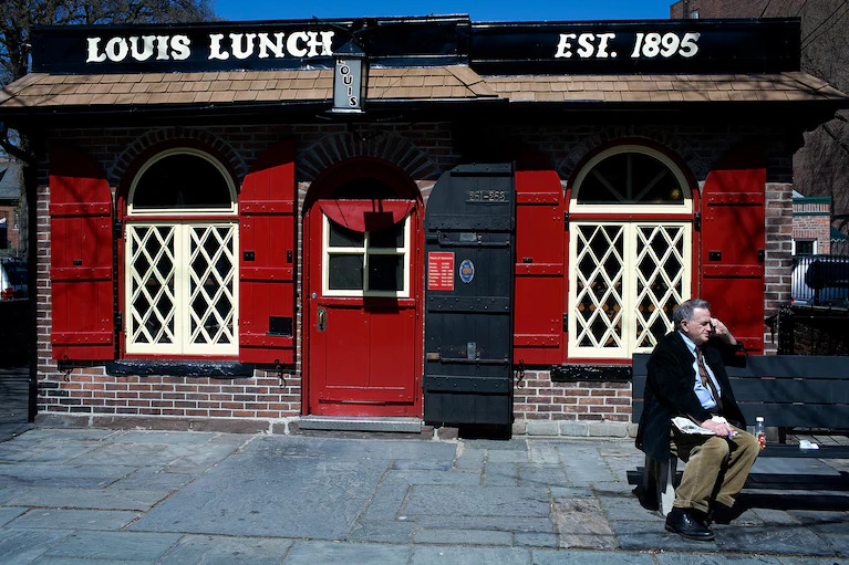 Louis Lunch, где родился гамбургер