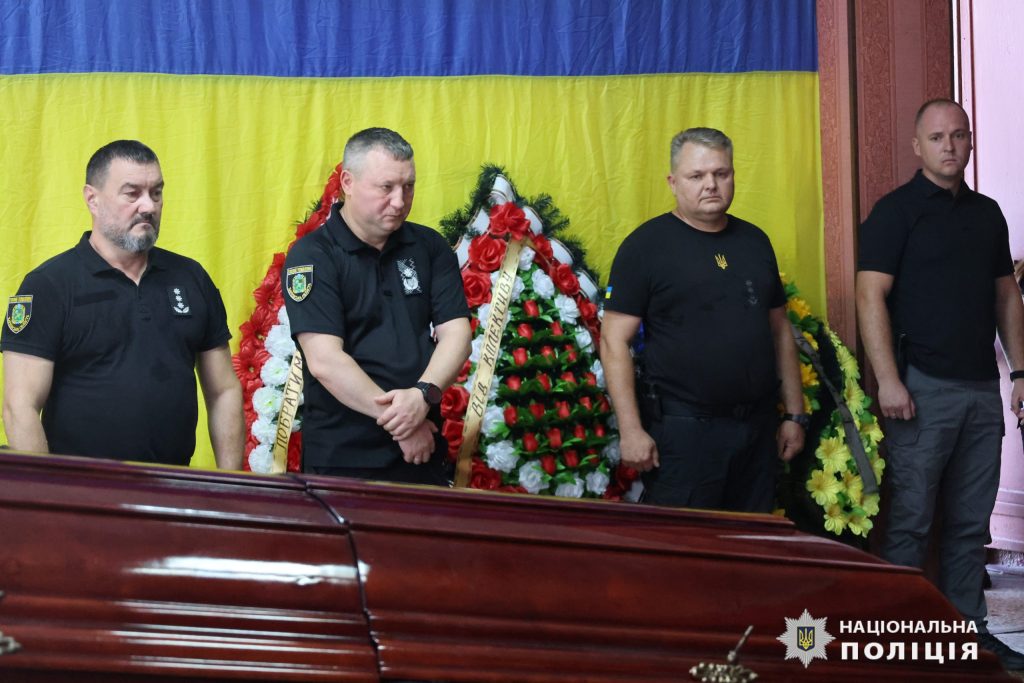 Погибшего из-за удара по Будам полицейского Кощея проводили в последний путь