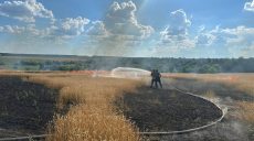 Враг ударил по хлебному полю на Харьковщине, чтобы уничтожить урожай — ГСЧС
