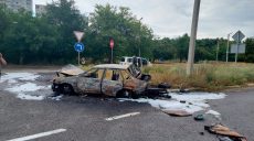 ДТП у Харкові: машина загорілася, постраждали двоє людей (фото)