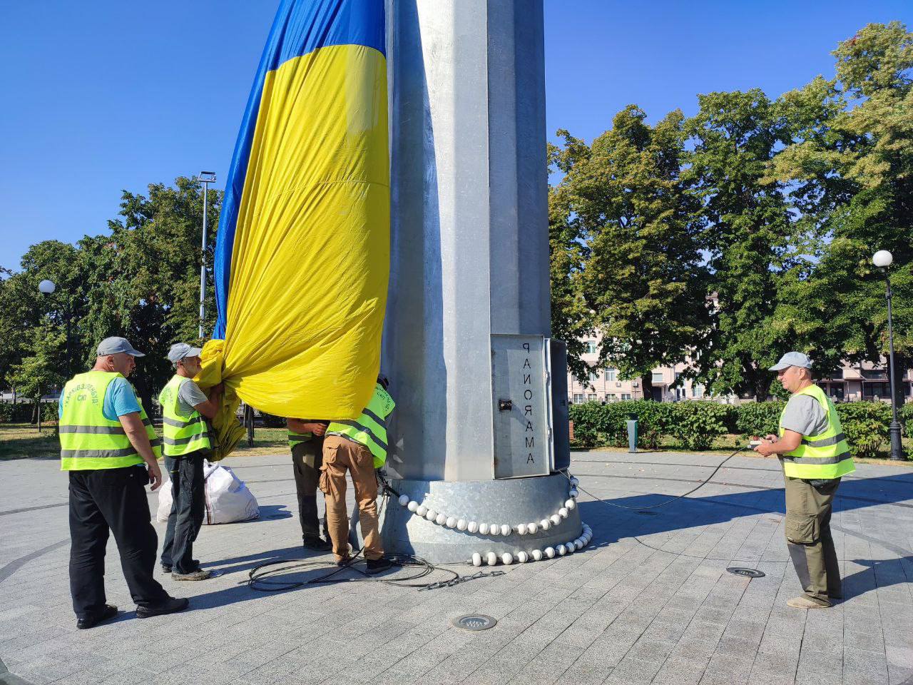 У Харкові замінили прапор України: причини (фото)