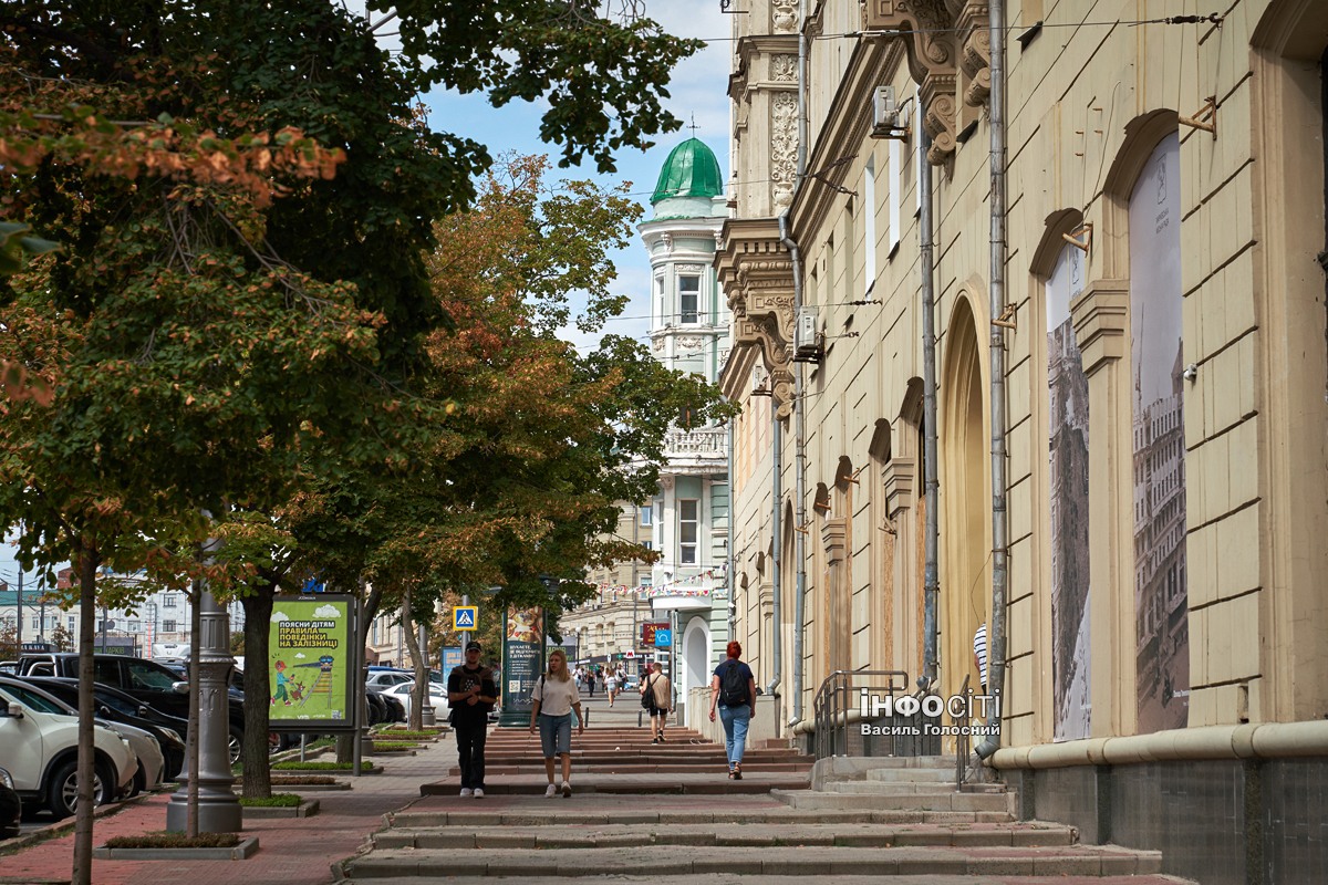 Головні новини Харкова 9.08: удар ФАБ-500 – пошкоджена будівля вишу