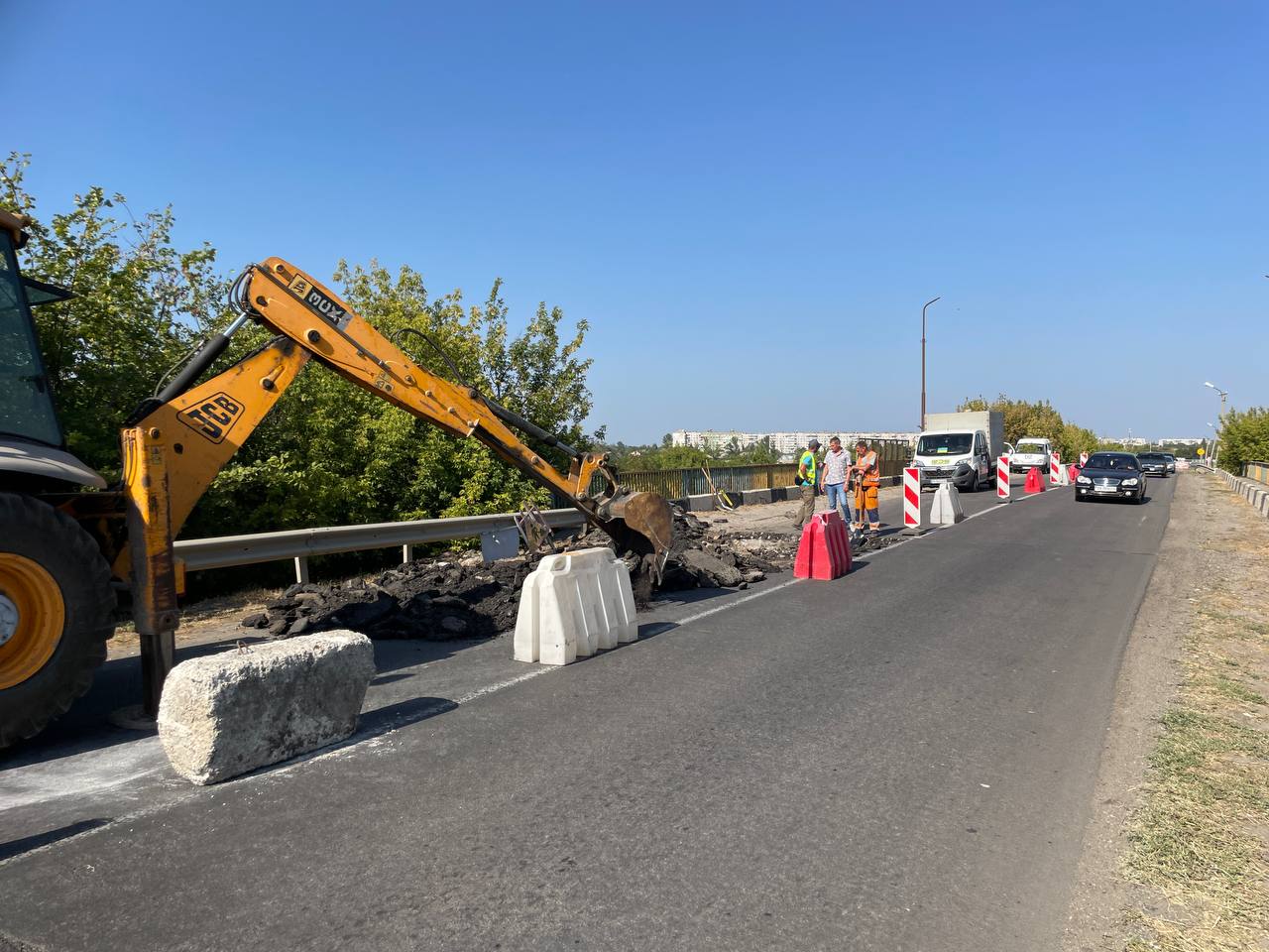 руйнується міст у районі Первомайського на трасі Харків - Павлоград 6