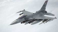 Перші 10 літаків F-16 прибули до України 31 липня – The Economist