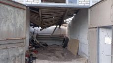 Враг повредил помещение и спецтранспорт газовщиков на Харьковщине (фото)