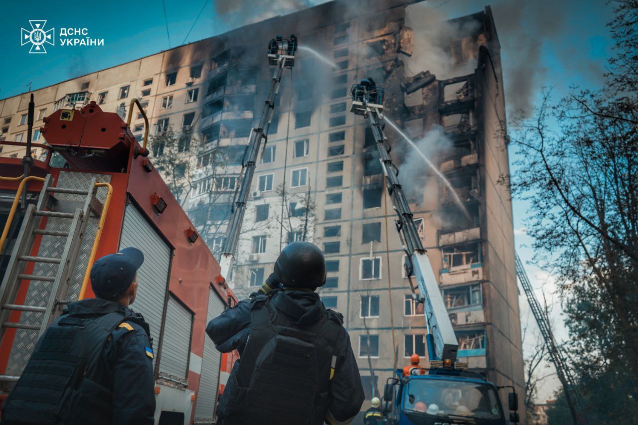 Удар по Харкову: з-під завалів 12-поверхівки дістали сьомого загиблого