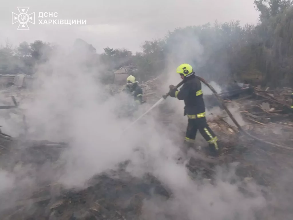 З-під завалів будинку на Харківщині дістали тіла двох людей – ДСНС (фото)