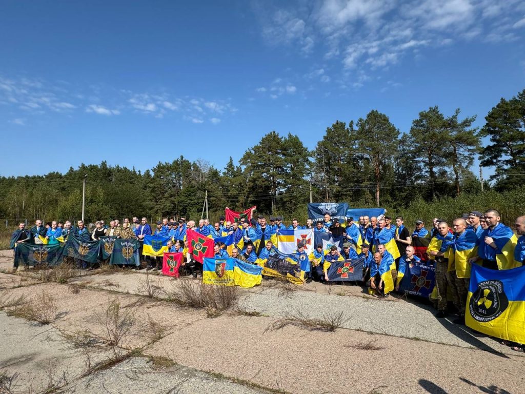 Четверо зі 103 бійців, яких сьогодні повернули з полону, з Харківщини (фото)