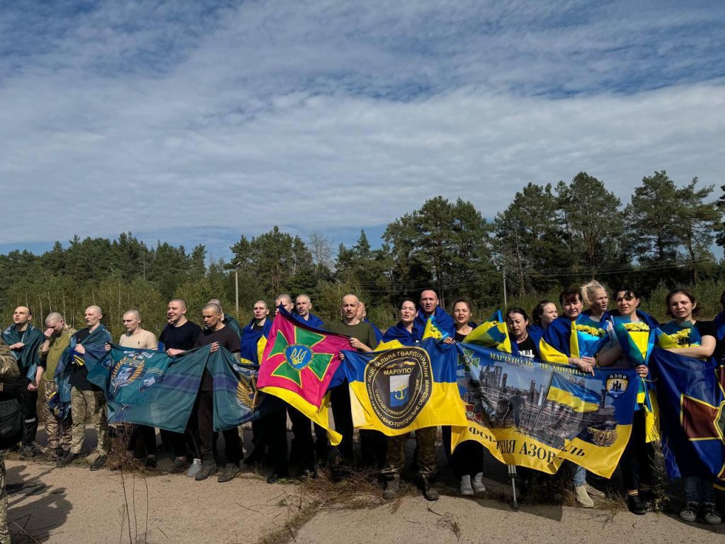 49 українців повернулися додому з полону РФ – Зеленський (фото)