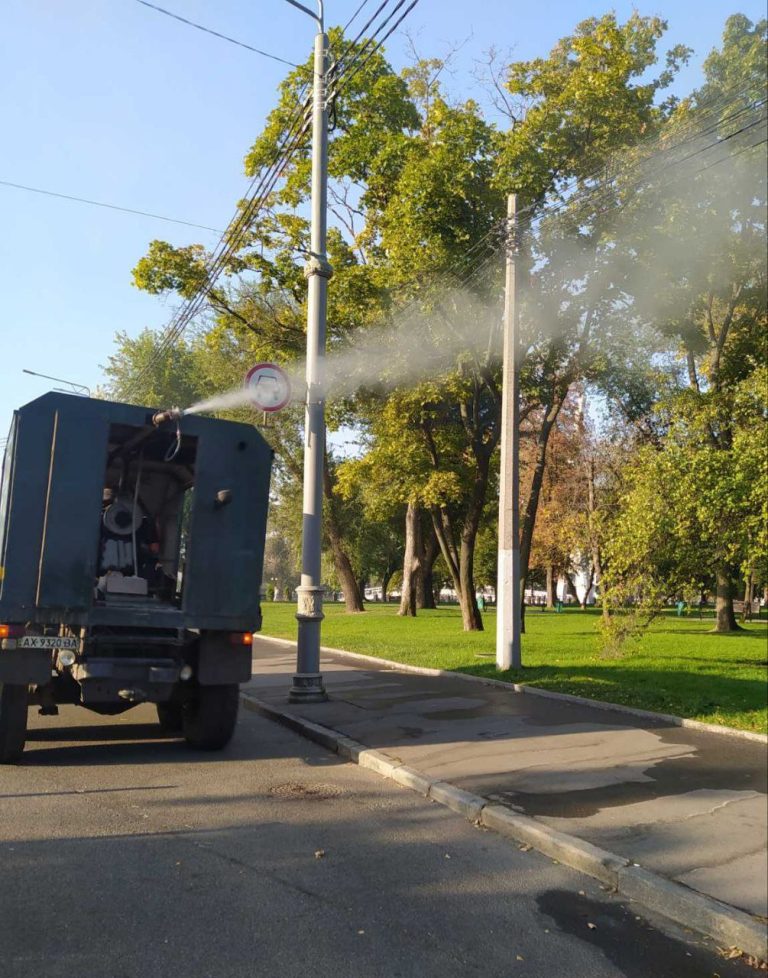 В Харькове распыляют препараты на основе грибов и бактерий: зачем (фото)