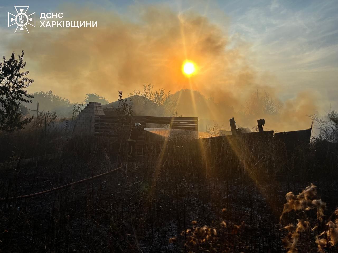 Рятувальники загасили 2 пожежі, які виникли через обстріли на Харківщині