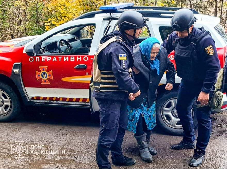 Спасатели Купянщины помогают землякам эвакуироваться (фото)