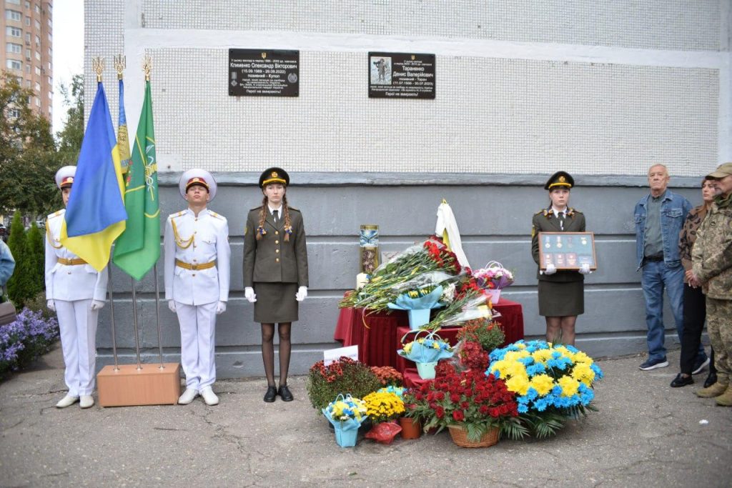 Закрыл собой троих побратимов: в Харькове увековечили память погибшего воина