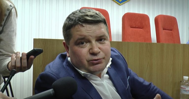 Рік у розшуку: як ексдиректор лісгоспу Сиса з’являється на судових слуханнях