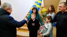 Двом багатодітним родинам переселенців дали житло на Харківщині