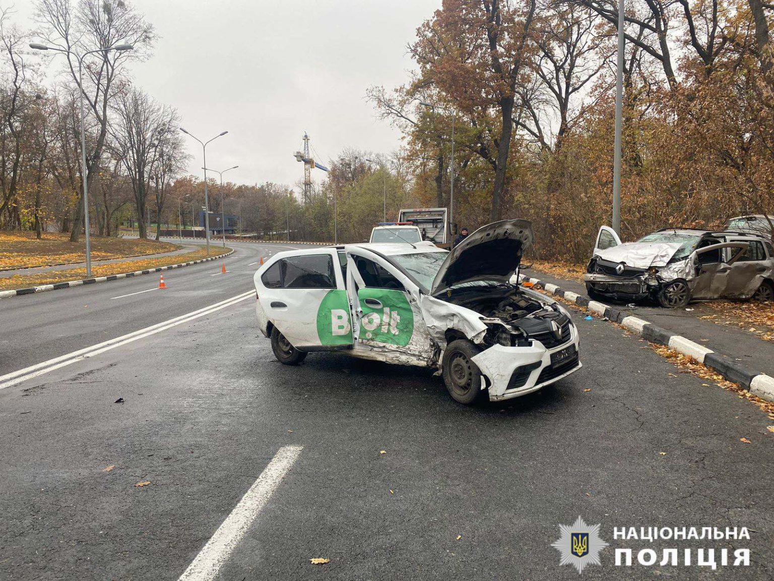 ДТП у Харкові: постраждали пасажирка таксі та літній чоловік (фото)