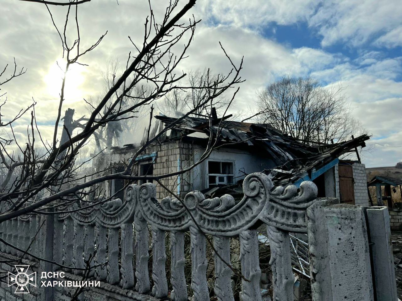 КАБ ударил по селу на Харьковщине: два человека ранены, у женщины стресс