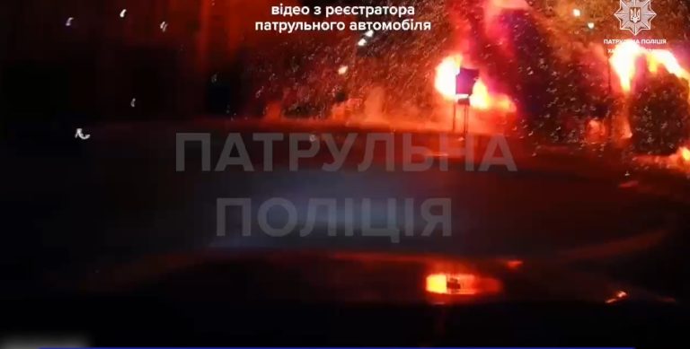 Видео попадания ФАБ-250 рядом с супермаркетом в Харькове показали копы