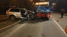 Є постраждалі: у Харкові водій виїхав на зустрічку і влетів в автобус