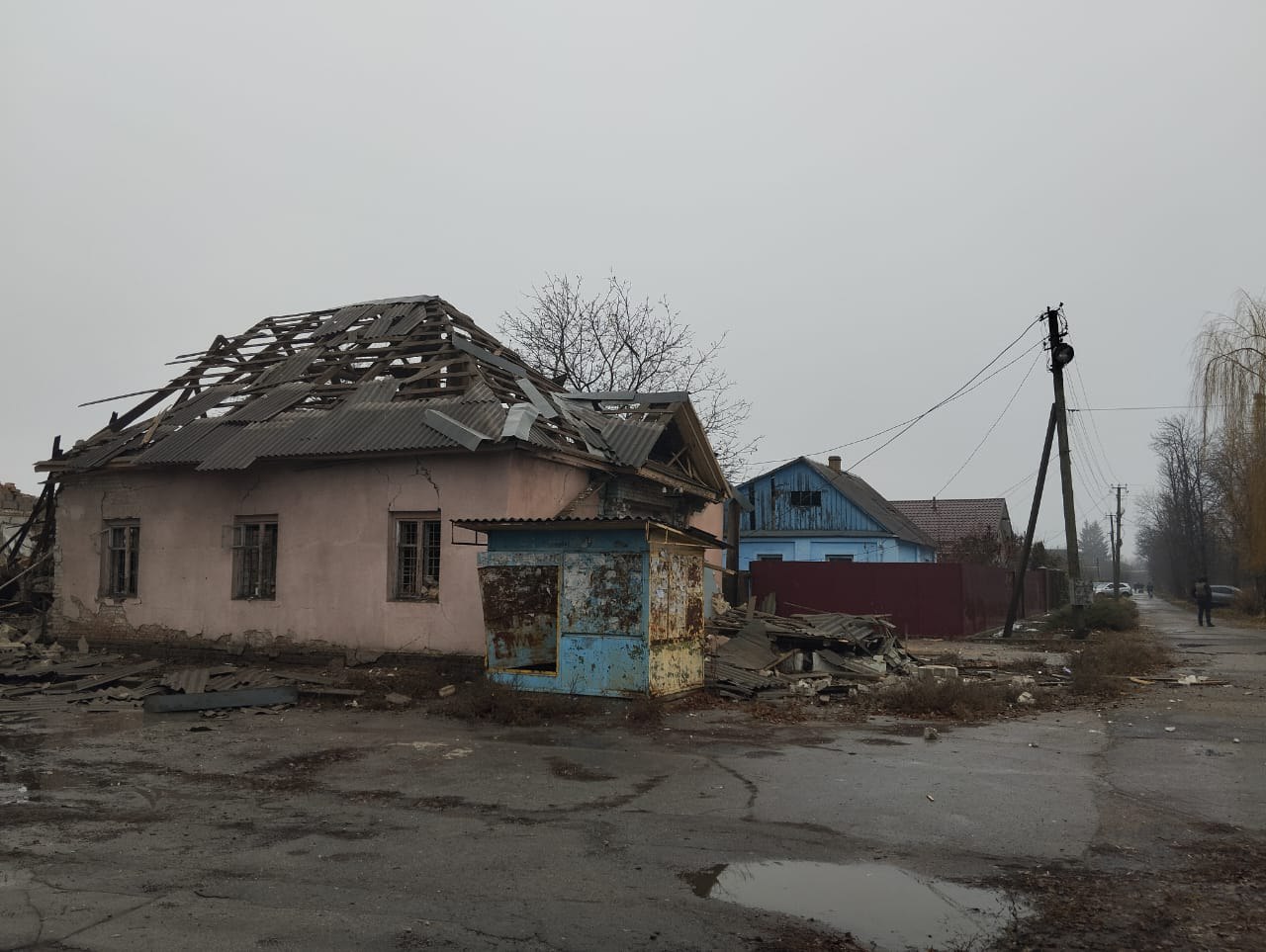 У Златопіль на Харківщині повернули світло після ракетного обстрілу (фото)