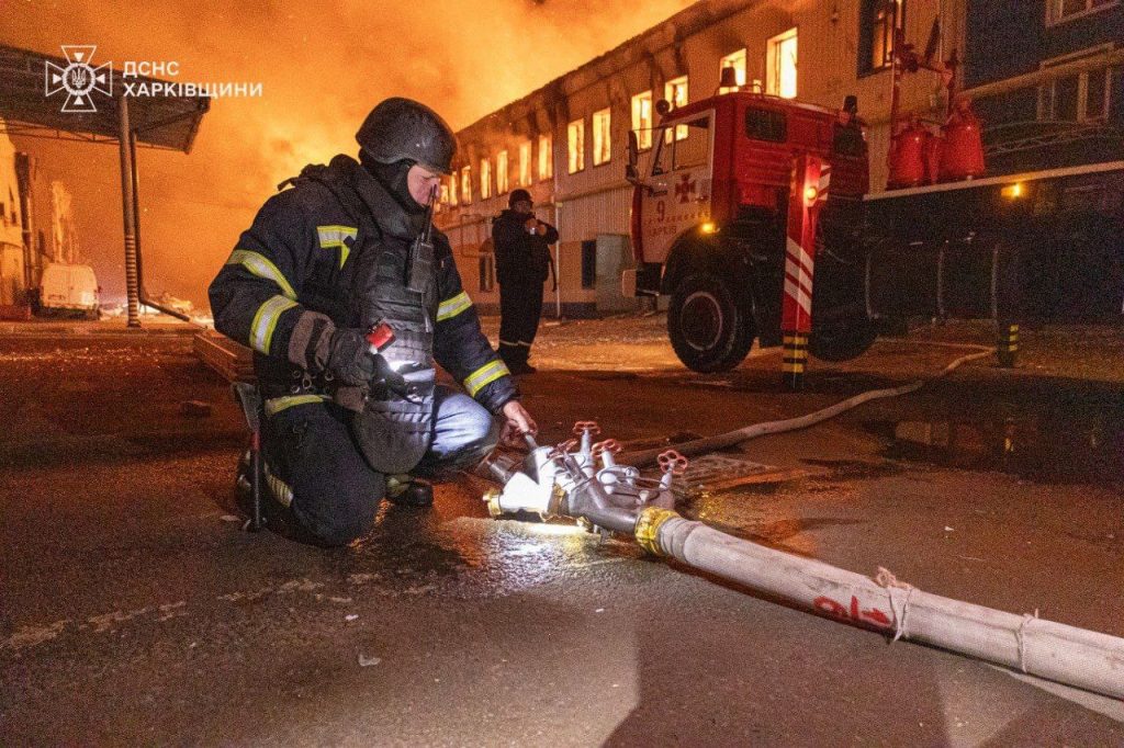 Пожар, пострадавший ребенок: последствия «прилета» по Харькову (фото, видео)