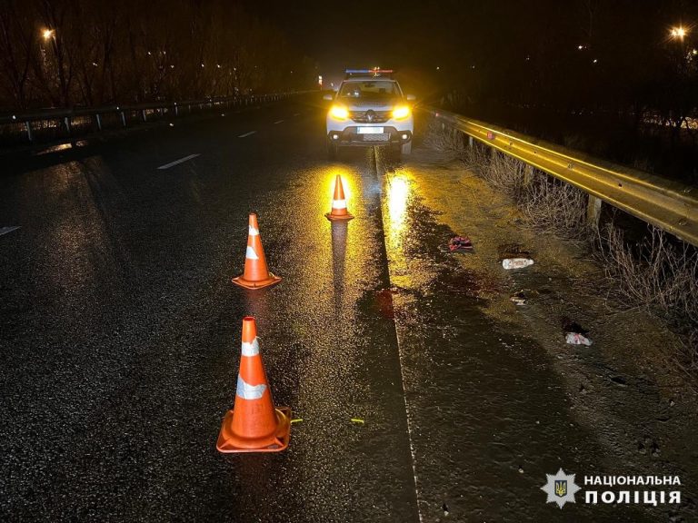 На кільцевій дорозі у Харкові збили чоловіка: поліція шукає водія