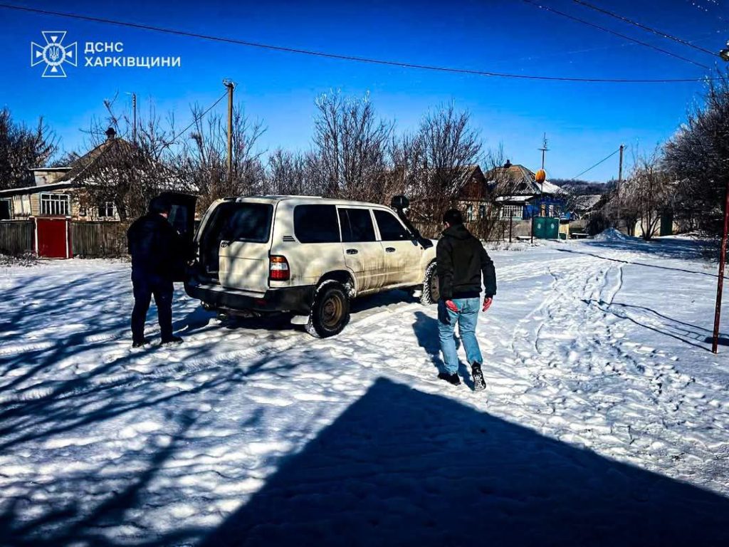 Одного чоловіка вивозили троє рятувальників: перебіг евакуації з Куп’янщини