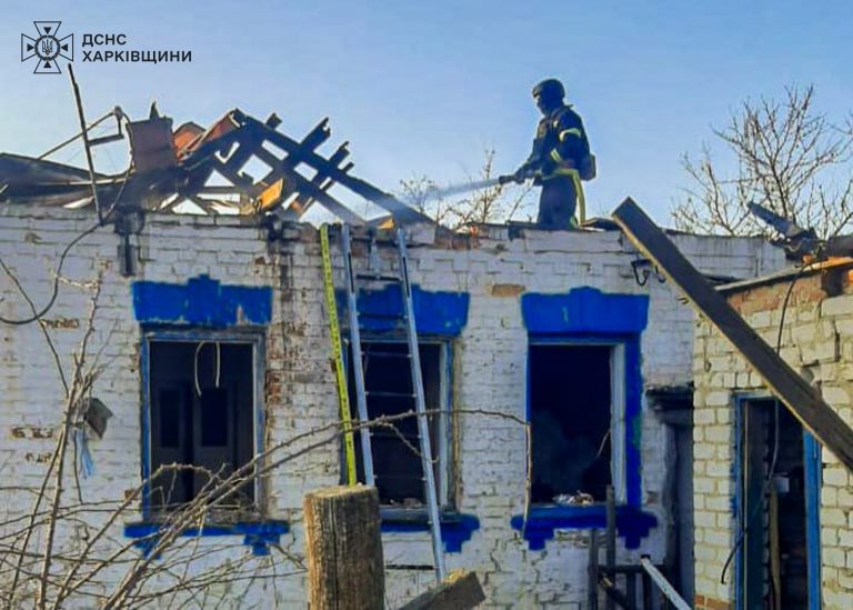 Пожежа у приватному будинку – росіяни атакували дроном село на Харківщині