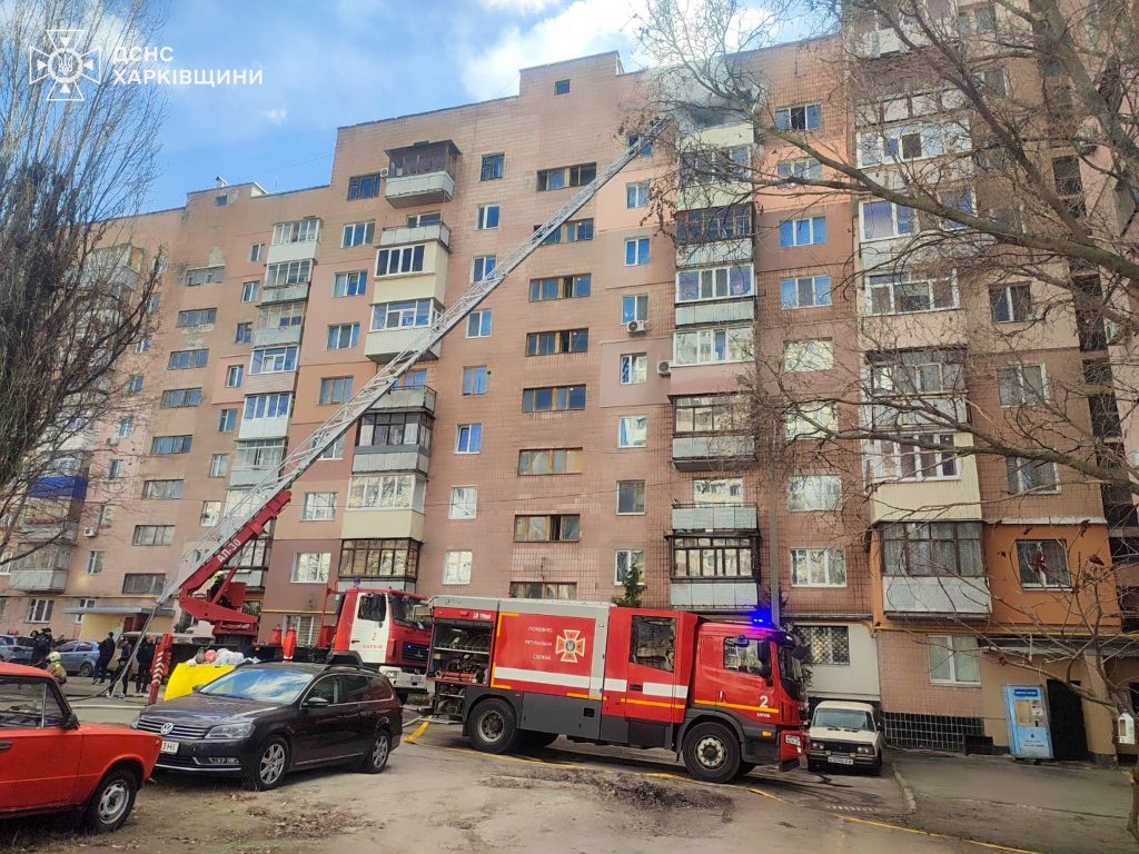 В Харькове произошел пожар: с девятого этажа спасли мужчину (фото)